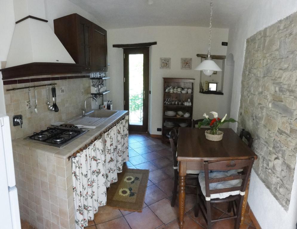 Il Merlo Della Rocca Villa Imperia Camera foto