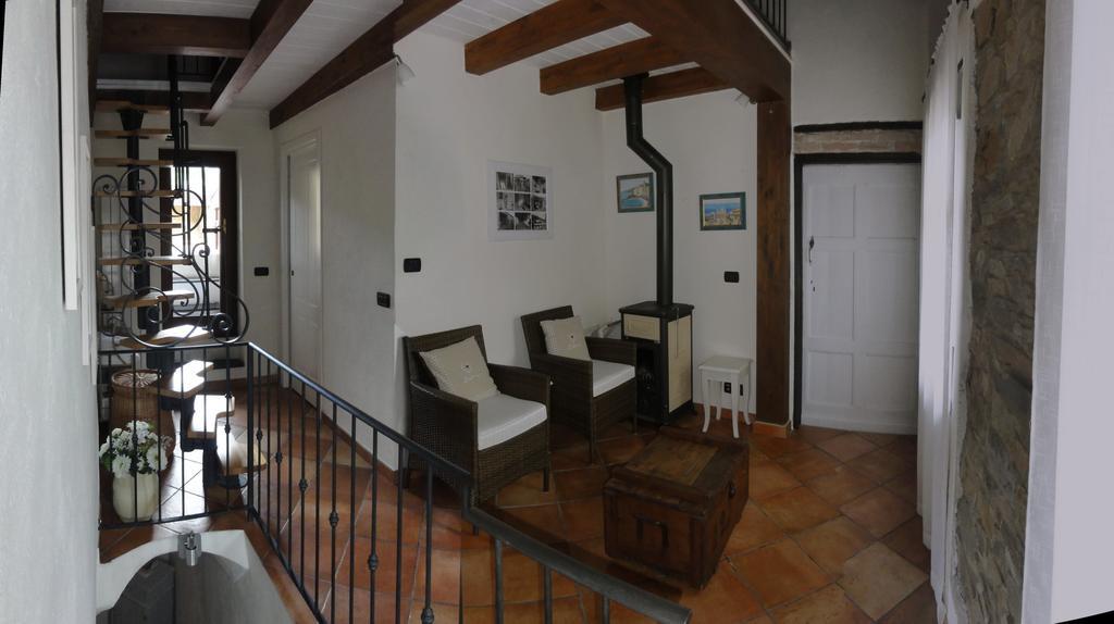 Il Merlo Della Rocca Villa Imperia Camera foto