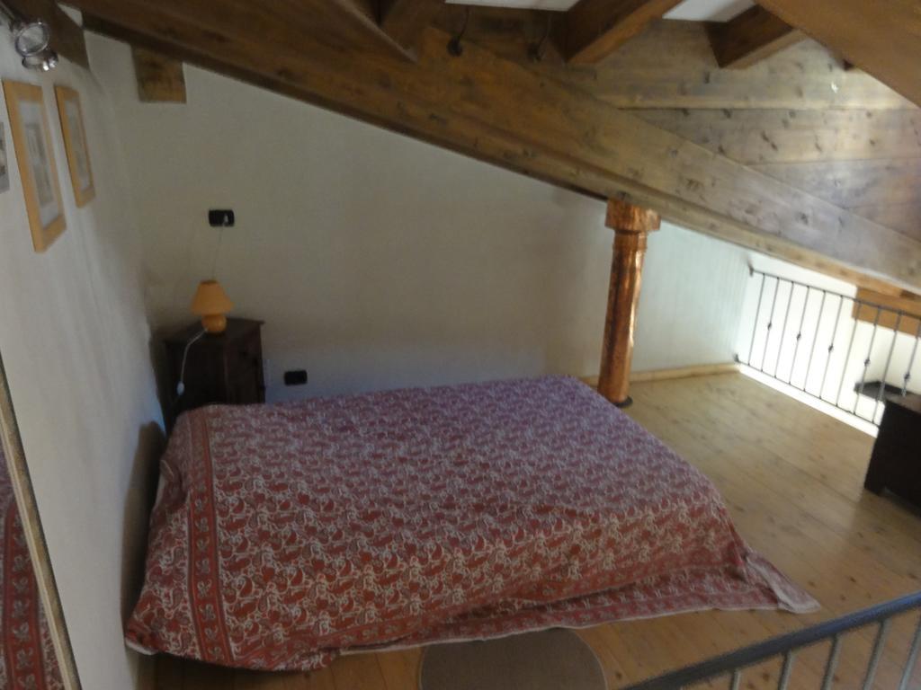 Il Merlo Della Rocca Villa Imperia Camera foto