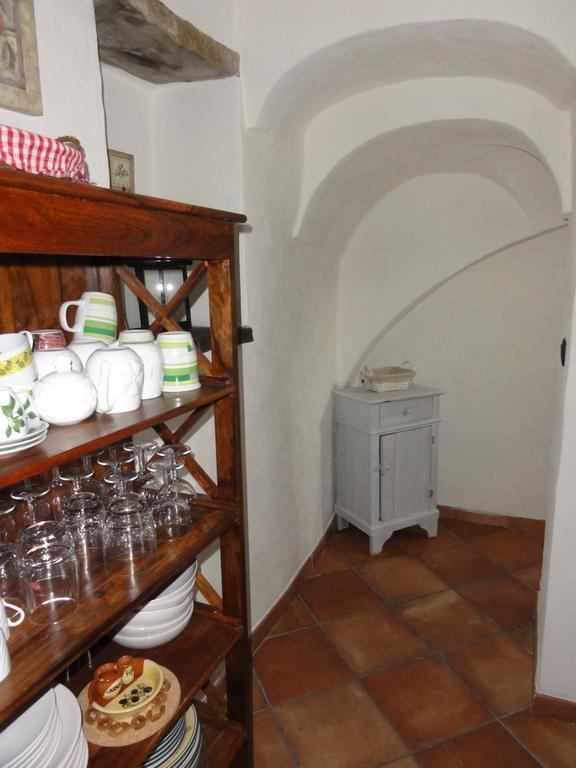 Il Merlo Della Rocca Villa Imperia Camera foto